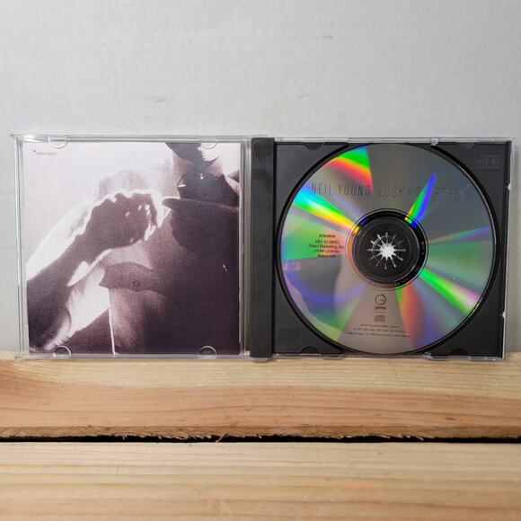 CD Neil Young - Lucky Thirteen: Excursions Into Alien Territory - Picture 2 of 4